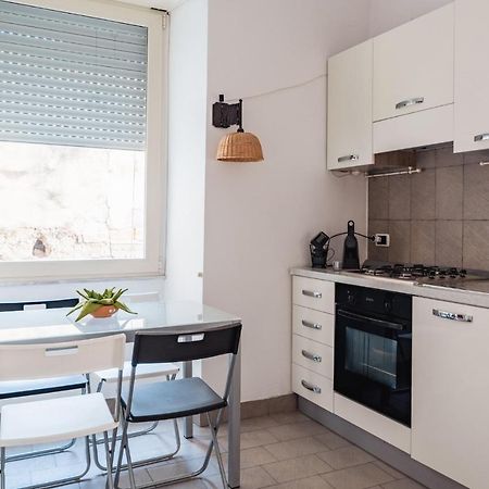 Appartamento In Pieno Centro Storico Con Terrazzo “O'Vicariello” Naples Luaran gambar