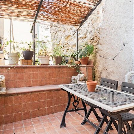 Appartamento In Pieno Centro Storico Con Terrazzo “O'Vicariello” Naples Luaran gambar