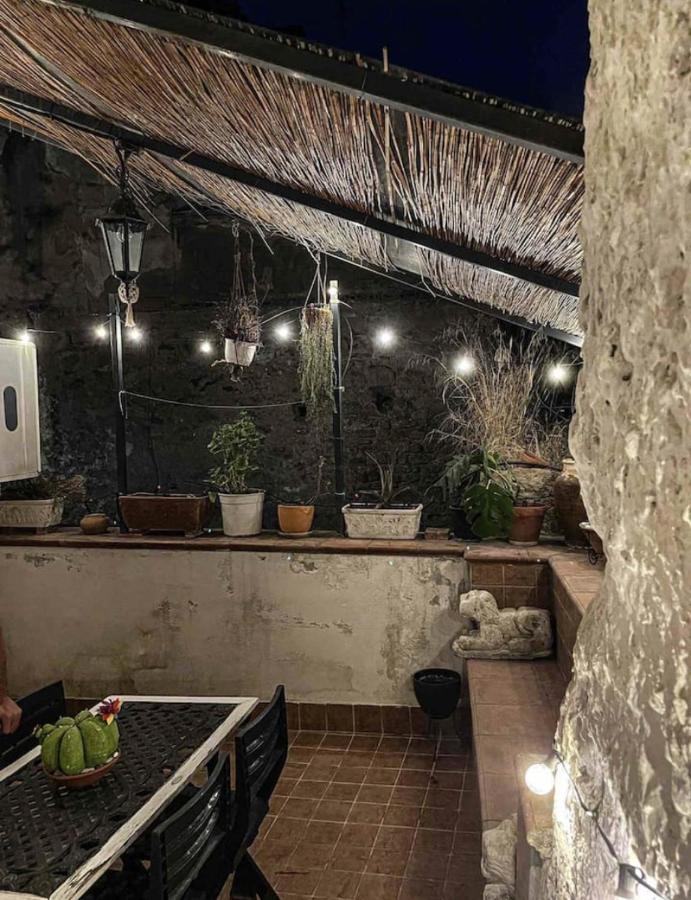 Appartamento In Pieno Centro Storico Con Terrazzo “O'Vicariello” Naples Luaran gambar