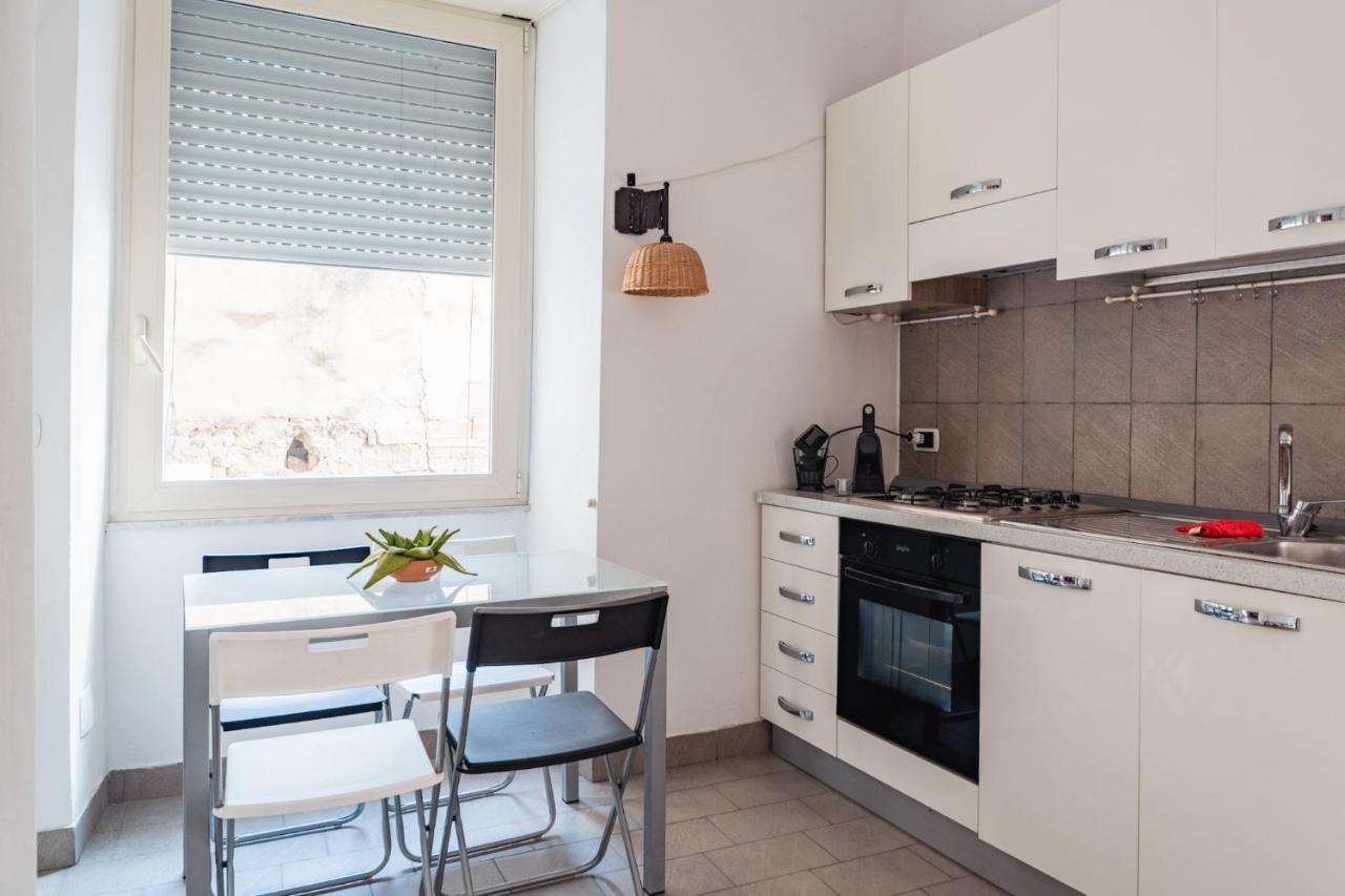 Appartamento In Pieno Centro Storico Con Terrazzo “O'Vicariello” Naples Luaran gambar