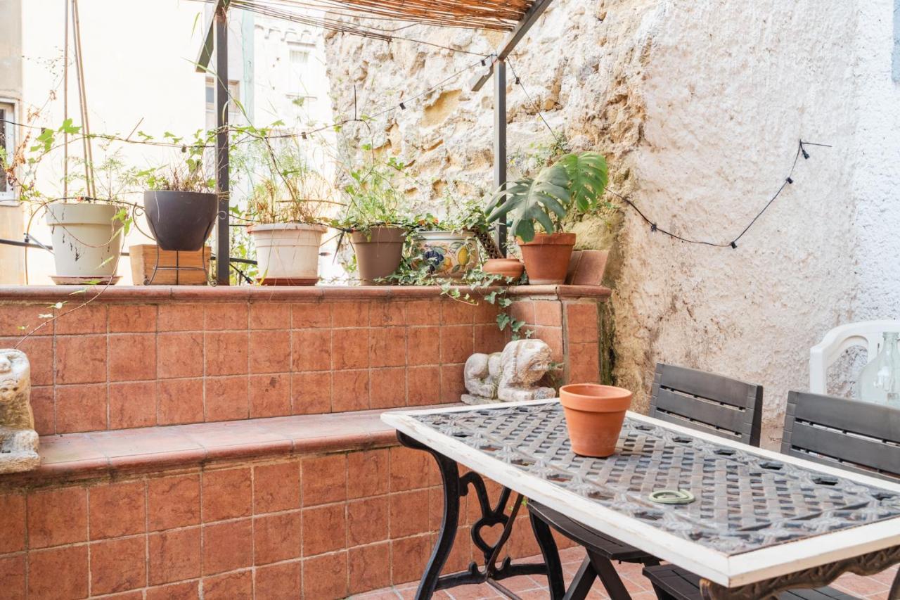 Appartamento In Pieno Centro Storico Con Terrazzo “O'Vicariello” Naples Luaran gambar