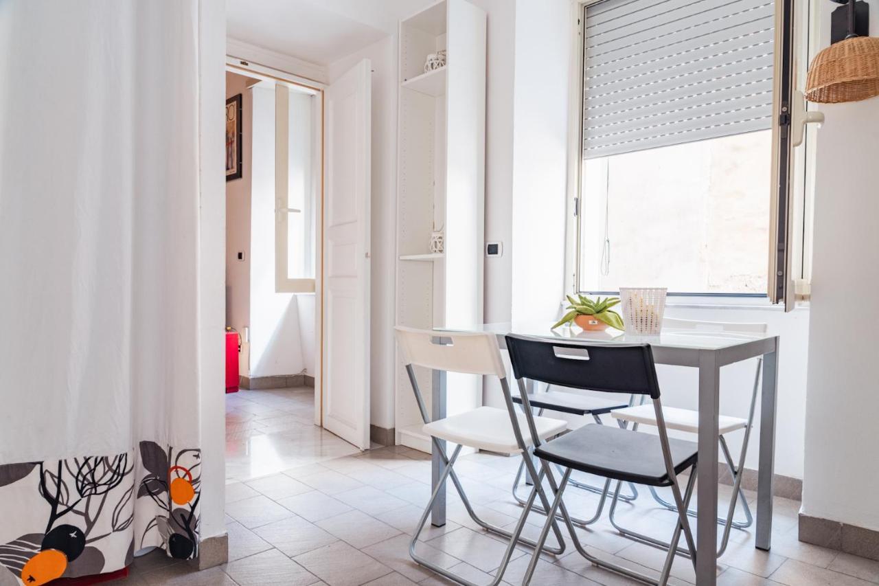 Appartamento In Pieno Centro Storico Con Terrazzo “O'Vicariello” Naples Luaran gambar