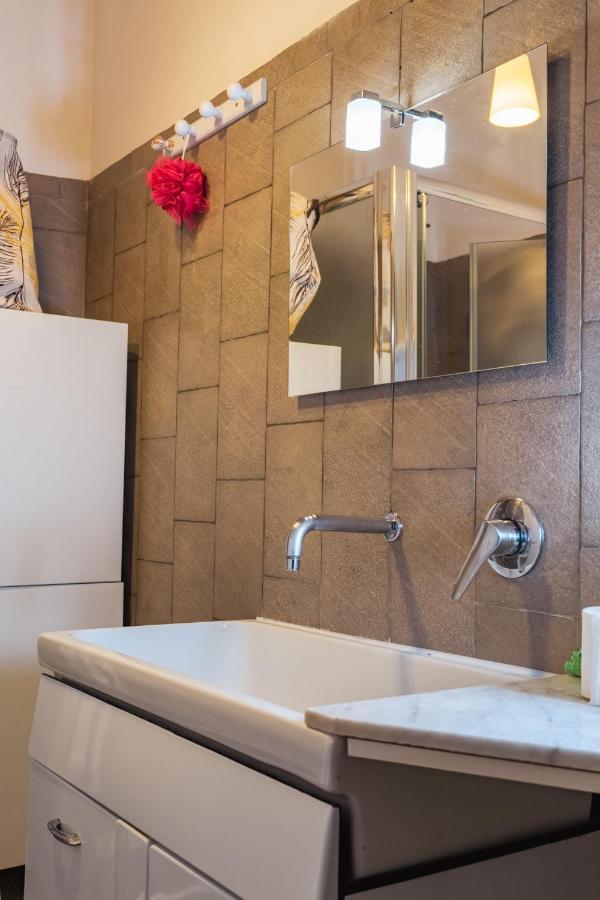 Appartamento In Pieno Centro Storico Con Terrazzo “O'Vicariello” Naples Luaran gambar
