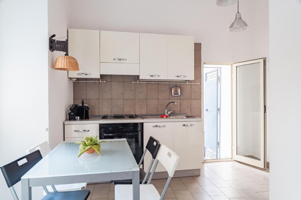 Appartamento In Pieno Centro Storico Con Terrazzo “O'Vicariello” Naples Luaran gambar